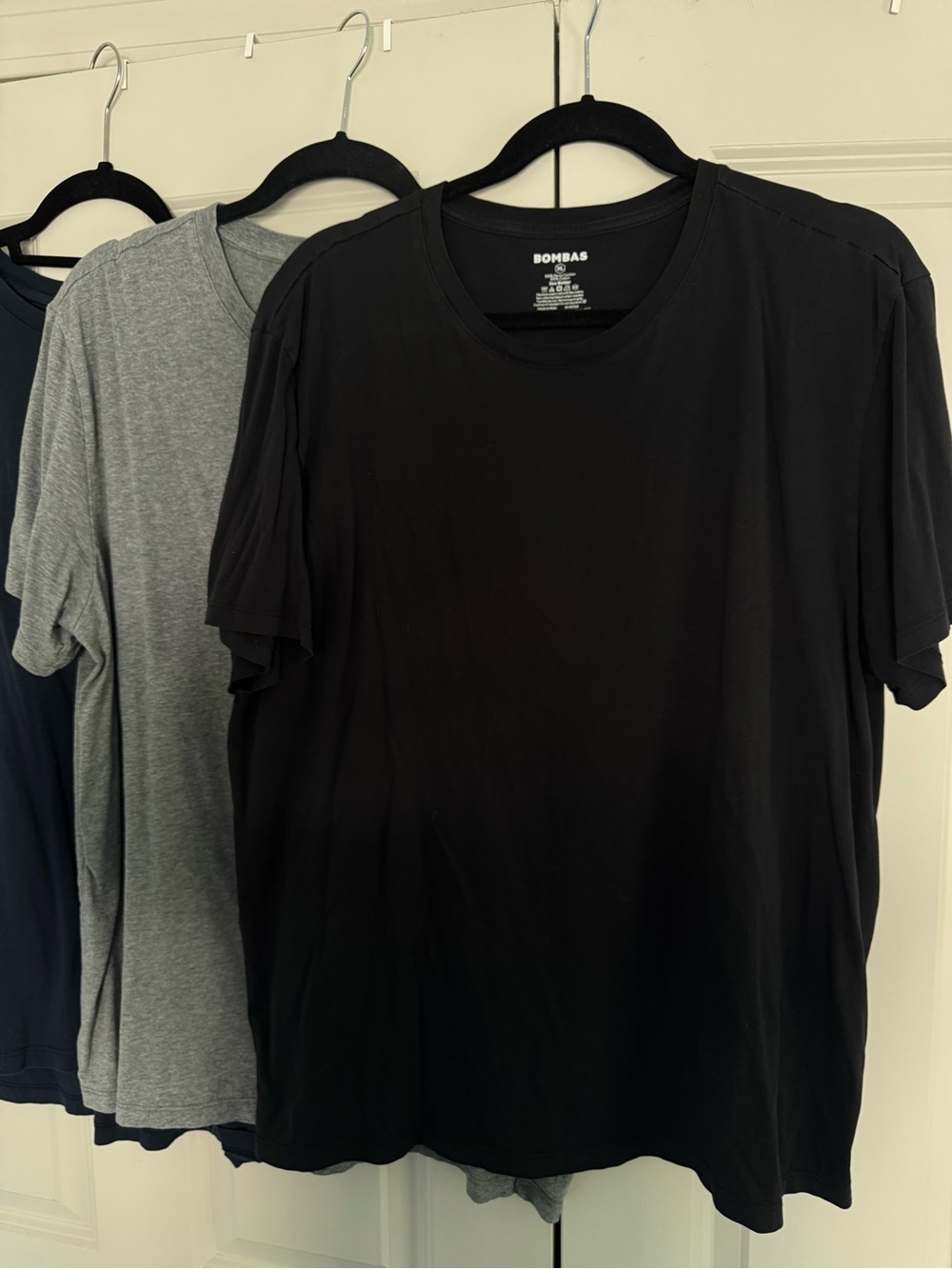 Bombas Black Short Sleeve Crew Neck Tee Lot